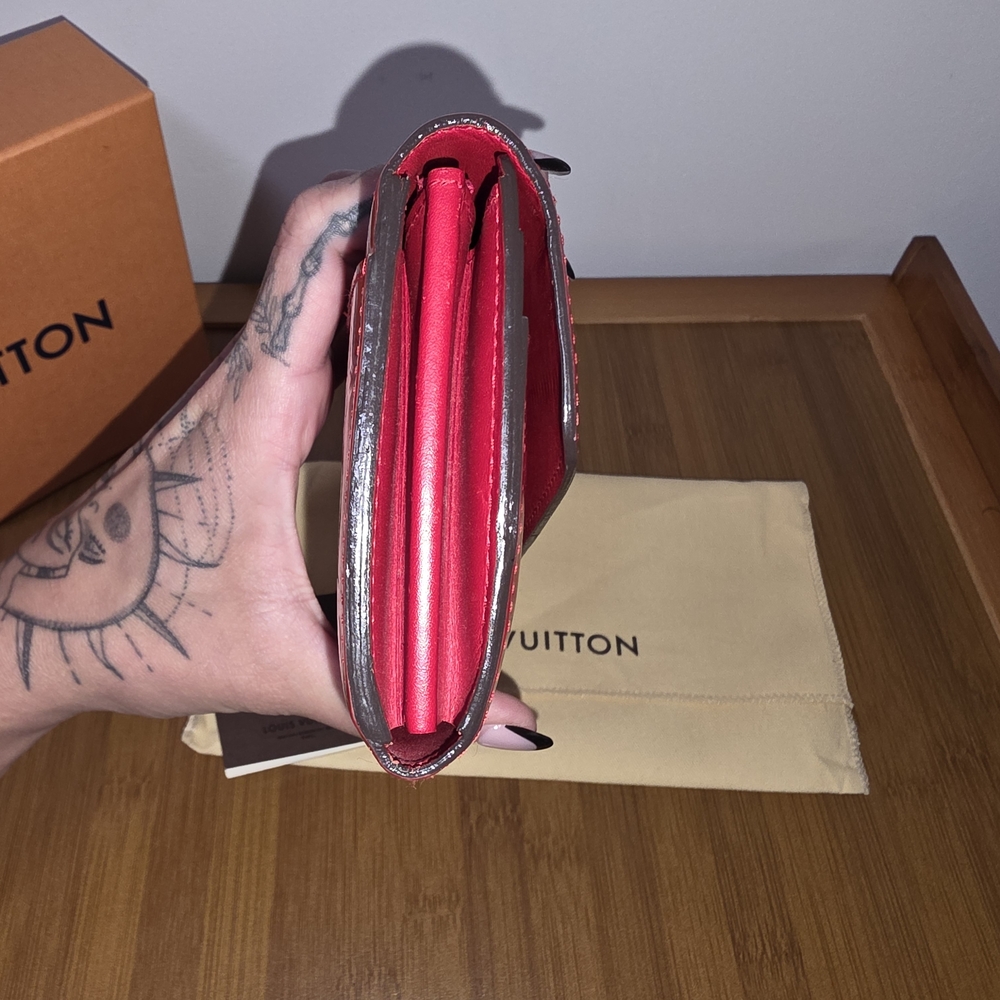 🚫SOLD🚫 Louis Vuitton Vernis | Red Sarah Wallet 💕 | - Picture 7 of 9